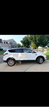 White 2018 Ford Escape SEL