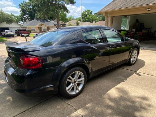 Black 2011 Dodge Avenger Heat