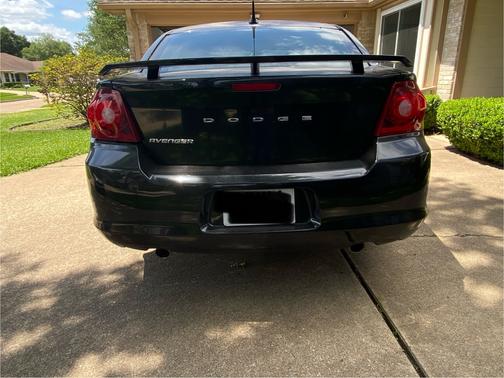 Black 2011 Dodge Avenger Heat