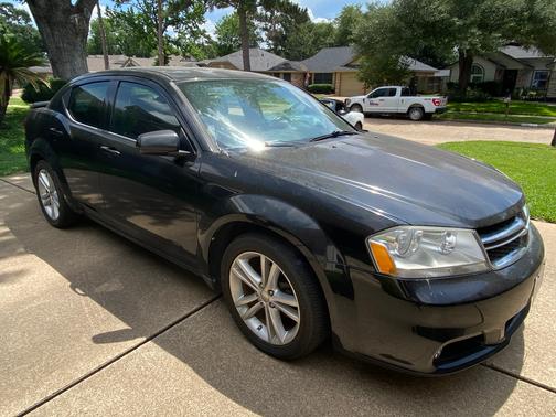 Black 2011 Dodge Avenger Heat