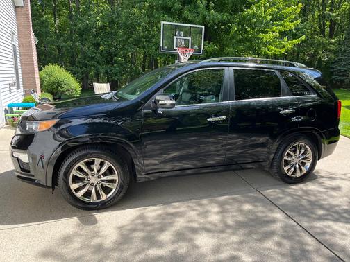 Black 2012 Kia Sorento SX