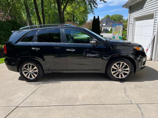 Black 2012 Kia Sorento SX