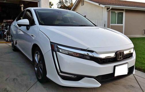 White 2018 Honda Clarity Plug-In Hybrid Base