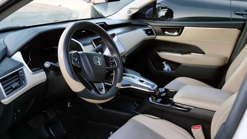 White 2018 Honda Clarity Plug-In Hybrid Base