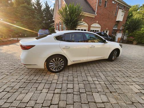 2019 Kia Cadenza Premium
