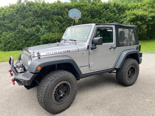 Silver 2016 Jeep Wrangler Rubicon