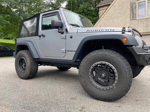 Silver 2016 Jeep Wrangler Rubicon