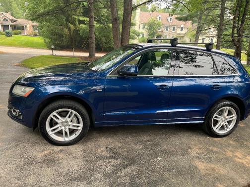 Blue 2014 Audi Q5 3.0T Prestige quattro