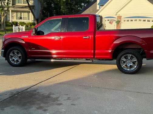 Red 2016 Ford F-150 XLT