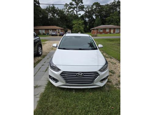 White 2022 Hyundai Accent SEL
