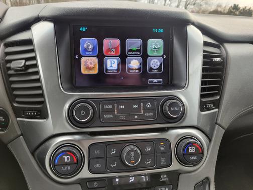 White 2016 Chevrolet Suburban LT