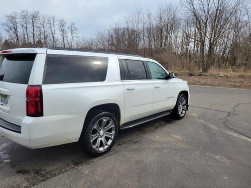 White 2016 Chevrolet Suburban LT