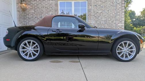 Black 2006 Mazda MX-5 Miata Grand Touring