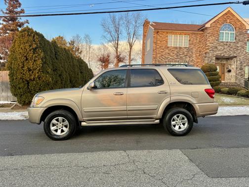 2005 Toyota Sequoia SR5