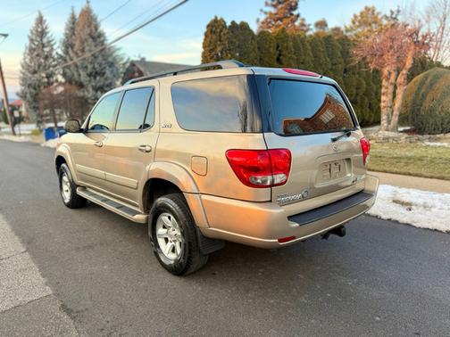 2005 Toyota Sequoia SR5