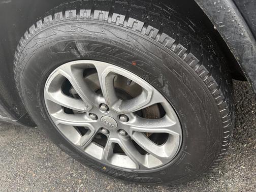 Black 2013 Jeep Grand Cherokee Laredo