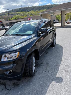 Black 2013 Jeep Grand Cherokee Laredo
