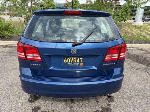 Blue 2010 Dodge Journey SE