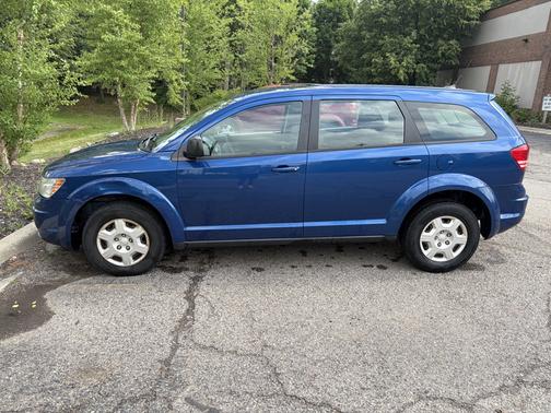 Blue 2010 Dodge Journey SE