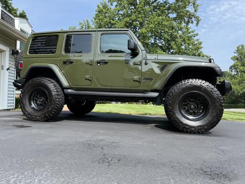 2023 Jeep Wrangler Sahara Altitude