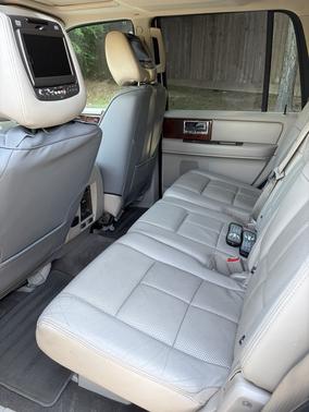 White 2012 Lincoln Navigator Base