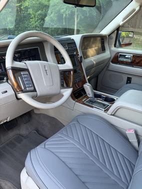 White 2012 Lincoln Navigator Base