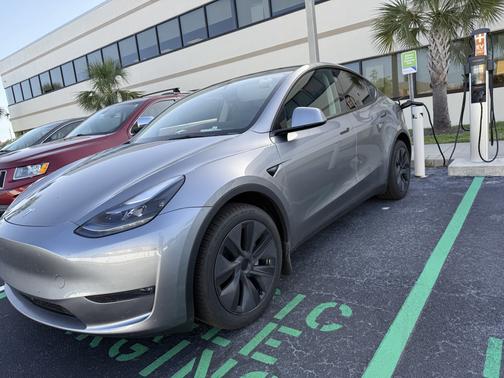 2025 Tesla Model Y Long Range AWD