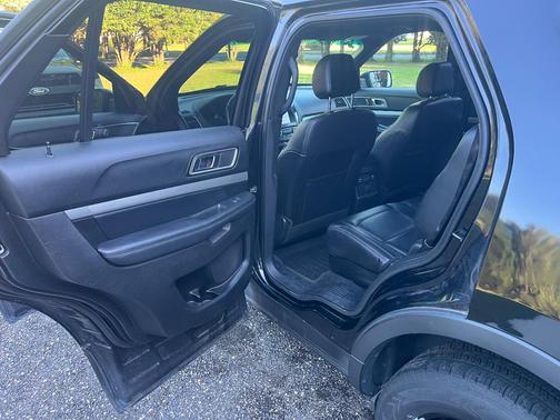 Black 2016 Ford Explorer XLT
