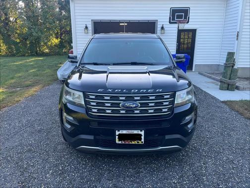 Black 2016 Ford Explorer XLT