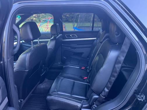 Black 2016 Ford Explorer XLT