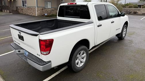 2013 Nissan Titan SV