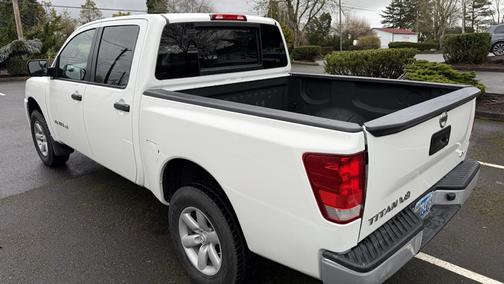 2013 Nissan Titan SV