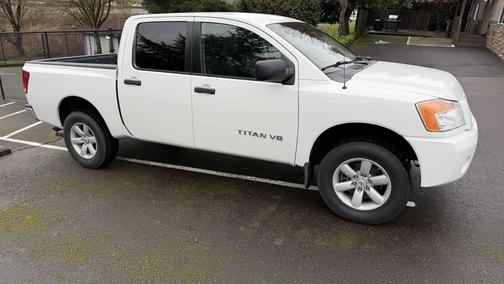 2013 Nissan Titan SV
