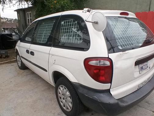 Photo 2 of 8 of 2003 Dodge Caravan CV