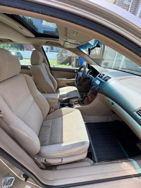 Beige 2005 Honda Accord EX-L