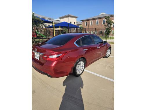 Red 2016 Nissan Altima 2.5