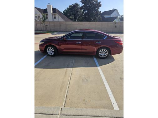 Red 2016 Nissan Altima 2.5