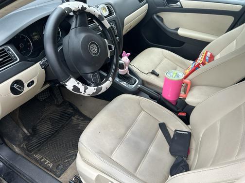 Black 2012 Volkswagen Jetta SE