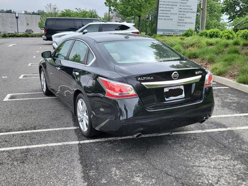 Black 2015 Nissan Altima 3.5 SL