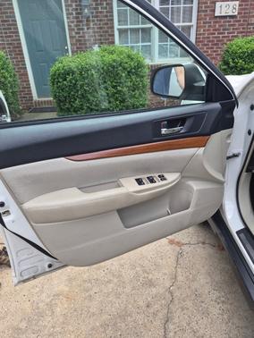 White 2013 Subaru Outback 2.5i Limited