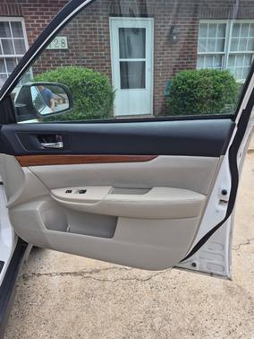 White 2013 Subaru Outback 2.5i Limited