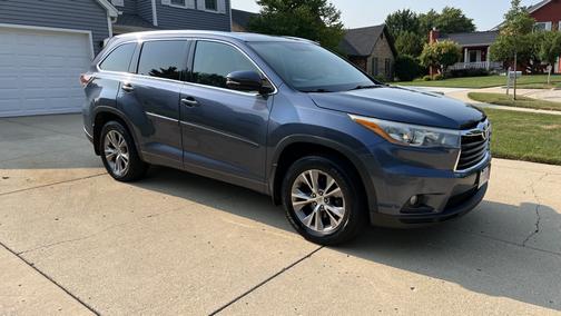 Blue 2015 Toyota Highlander XLE