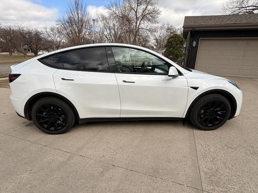White 2023 Tesla Model Y Long Range