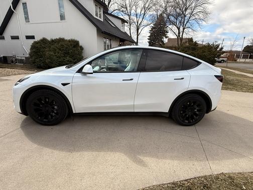 White 2023 Tesla Model Y Long Range