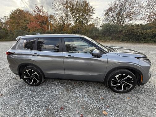 2022 Mitsubishi Outlander SE