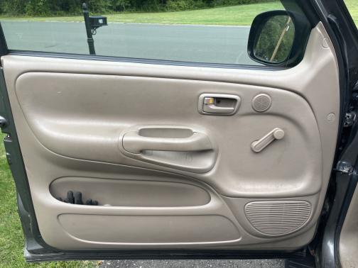 2004 Toyota Tundra Base
