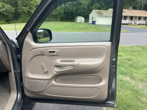 2004 Toyota Tundra Base