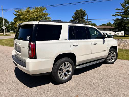 White 2015 GMC Yukon SLT