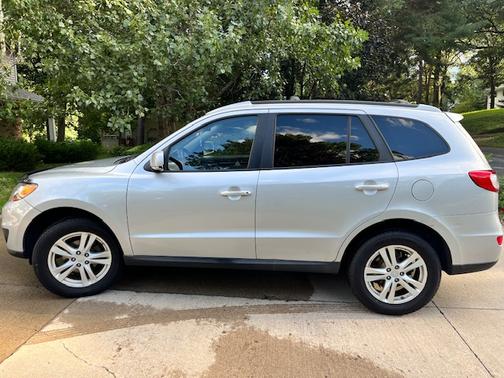 2010 Hyundai SANTA FE SE