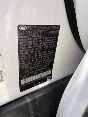 White 2018 Land Rover Discovery SE